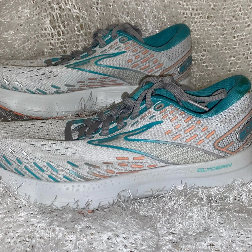 Brooks Glycerin 20 Women's
Oyster/Latigo Bay/Coral size 7.5 - Picture 5 of 10